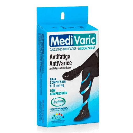 Calcetín compresivo bajo de la marca Confort y Estilo, color negro, diseñado para mejorar la circulación en las piernas.