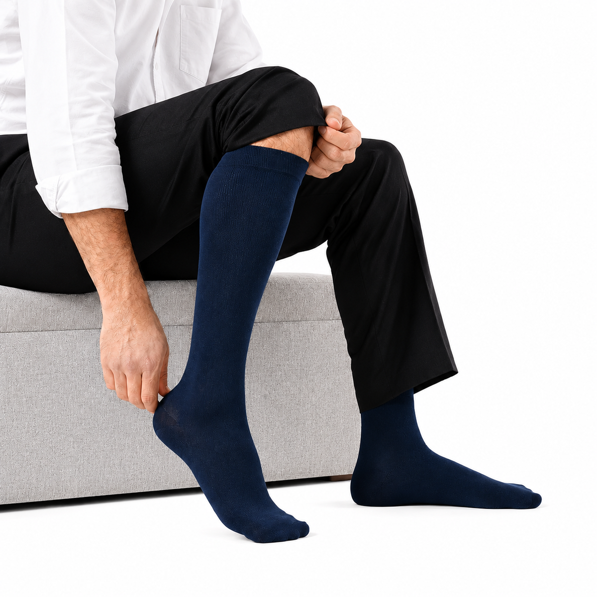 Calcetín de compresión para hombre No-Varix 20-30 mmHg, talla L, color azul y tejido de algodón, diseñado para brindar soporte y comodidad.