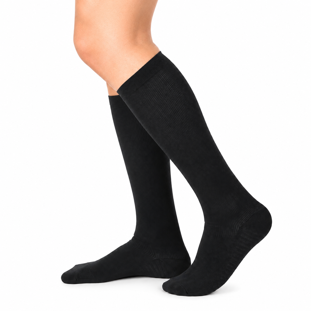 Calcetín unisex No-Varix Travel Socks de compresión 15-20 mmHg, talla M y color negro, diseñado para brindar soporte y comodidad durante viajes y uso prolongado.