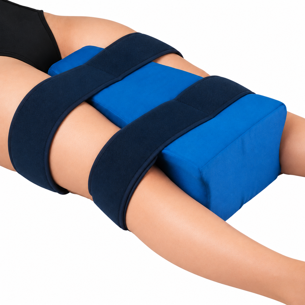 Cojín abductor de cadera universal KM150, diseñado para brindar soporte, separación y comodidad en la zona de las piernas y cadera.