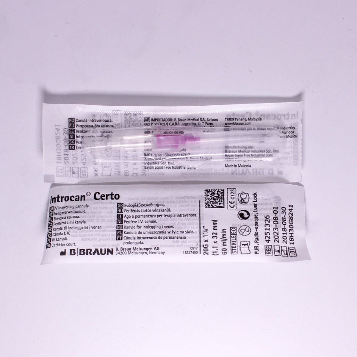 Cánula intravenosa periférica INTROCAN CERTO G-20 de 1 1/4", fabricada en poliuretano radiopaco, con diseño penta-biselado para fácil inserción.