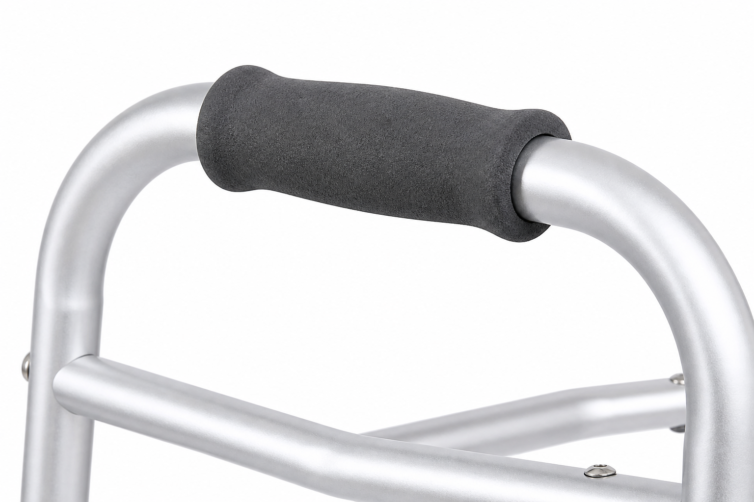 Detalle de empuñadura antideslizante en caminador Konfort Plus color gris con estructura de aluminio anodizado referencia KP153-AL-19