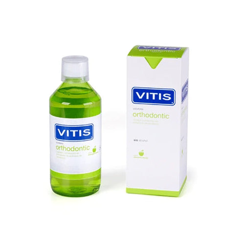 Enjuague bucal VITIS sabor manzana menta, 500 ml, botella transparente con tapa blanca, etiquetado en colores verde y blanco.