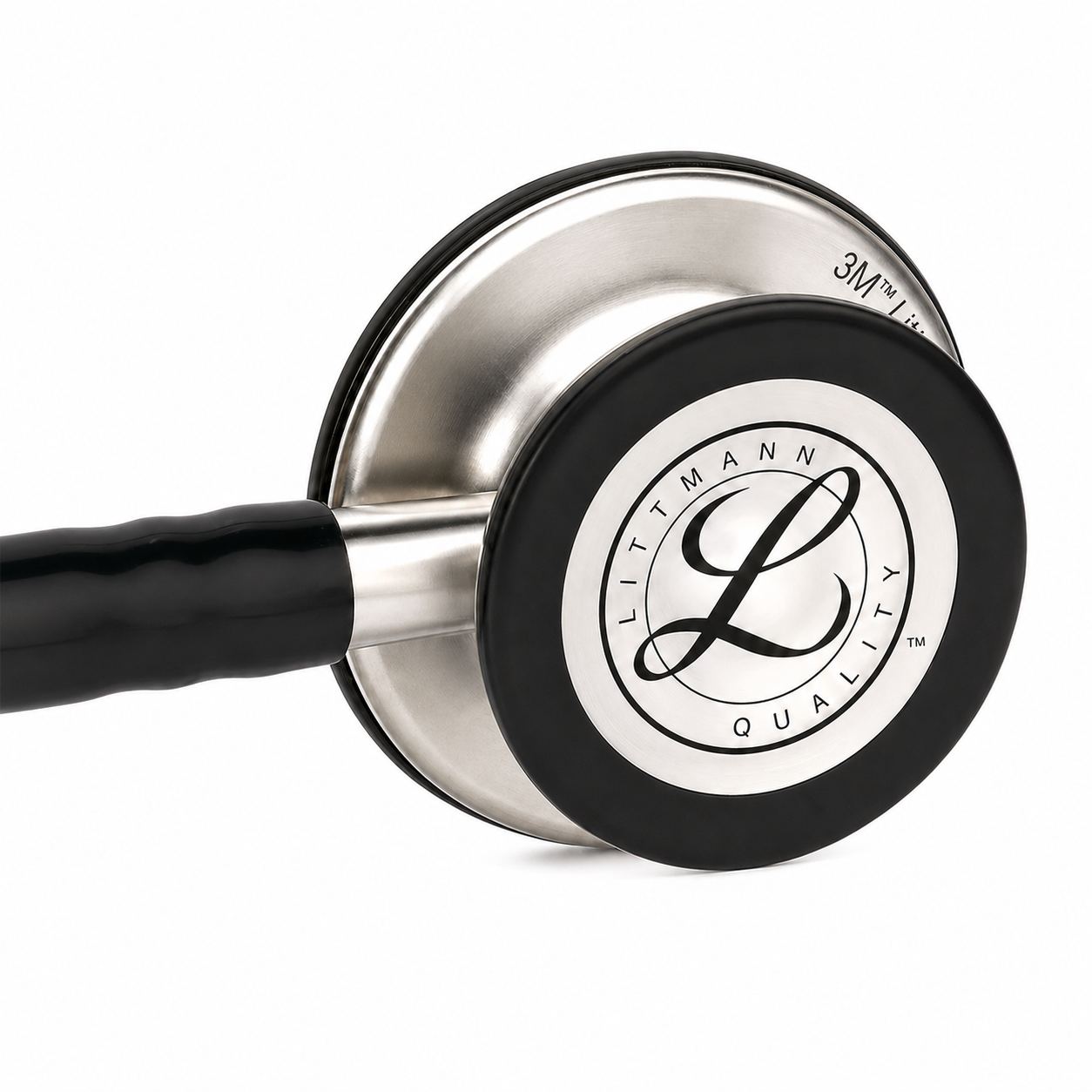 Detalle de campana del fonendoscopio Littmann Classic III negro 5620 original 3M en acero inoxidable, vista close-up para diagnóstico clínico profesional