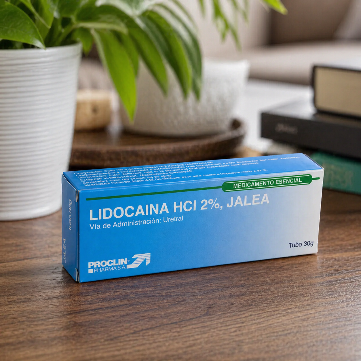 Lidocaína HCI 2% jalea uretral tubo 30g Proclin Pharma sobre mesa en casa uso tópico anestésico local