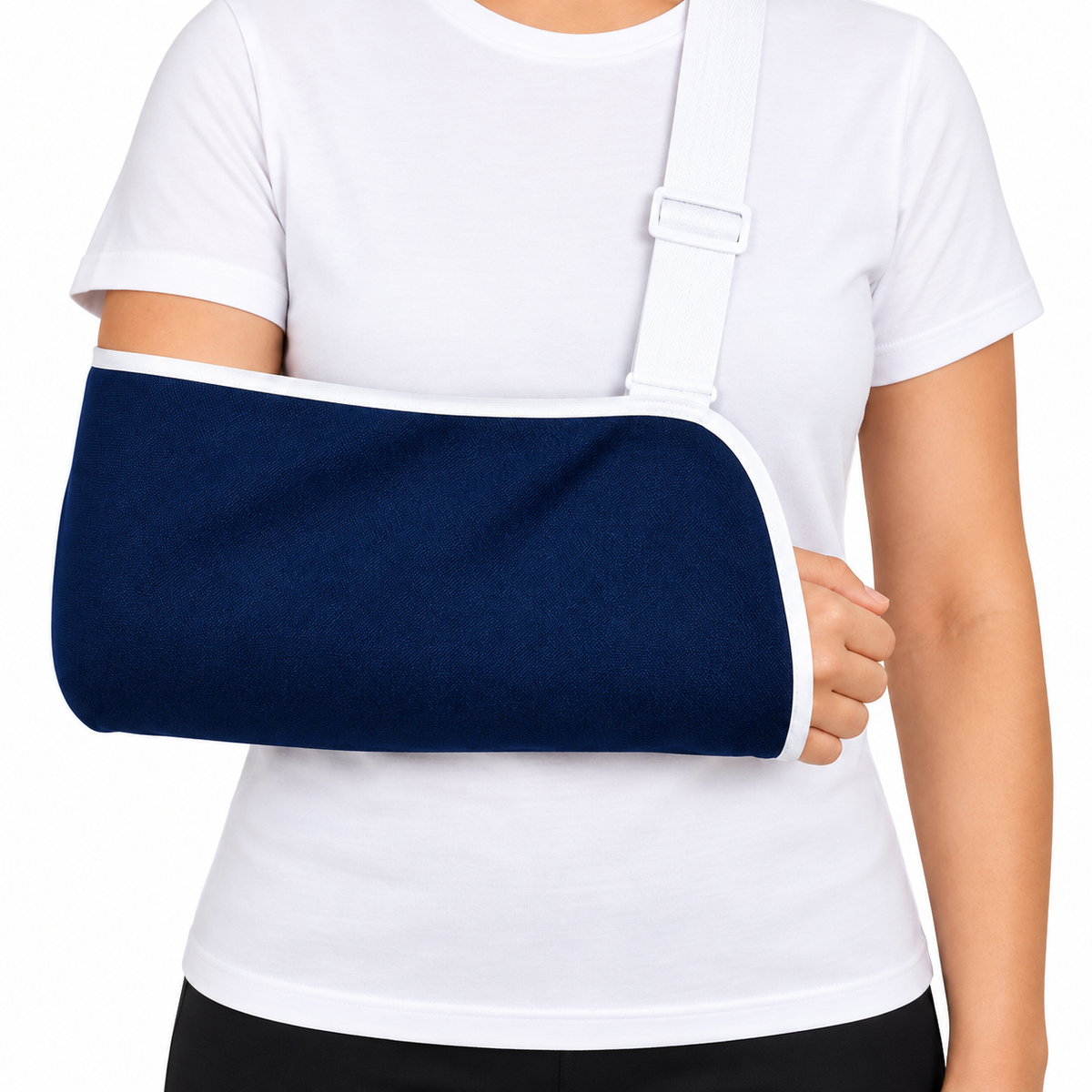 Cabestrillo infantil KM2002, diseñado para brindar soporte, estabilidad y comodidad al brazo durante el proceso de recuperación.