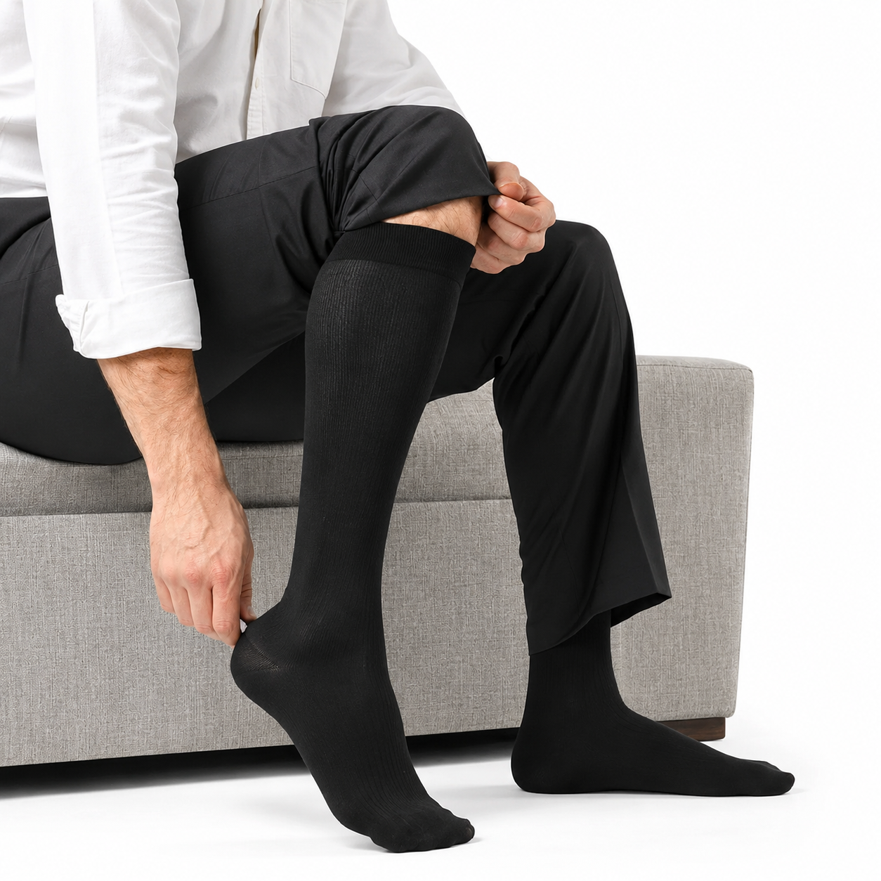 Calcetín de compresión baja 8-15 mmHg, talla L color negro, diseñado para brindar comodidad, soporte ligero y estilo.