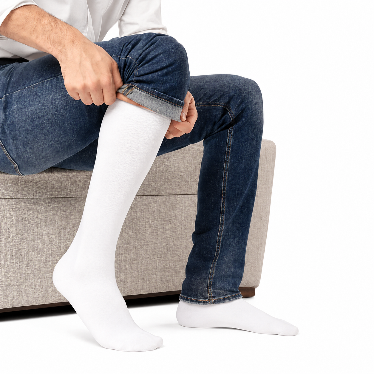Calcetín compresivo Novarix para hombre, compresión 8-15 mmHg, talla S color blanco, diseñado para brindar soporte y comodidad en las piernas.