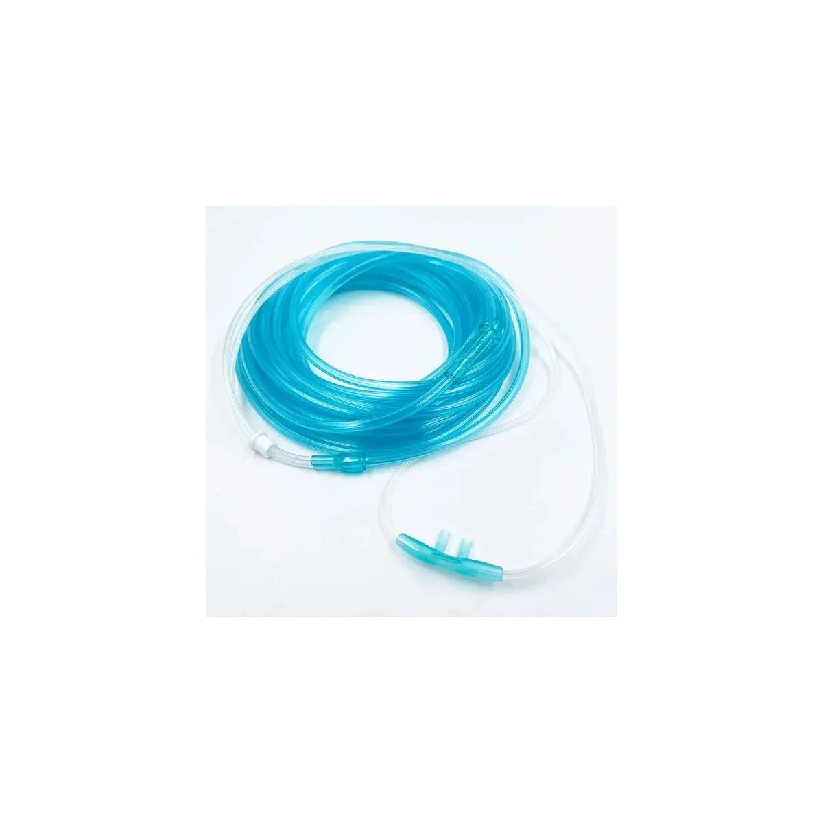 Cánula nasal pediátrica de oxígeno, fabricada en PVC médico y silicona, con manguera de 7 metros y punta nasal de 14.5 mm.