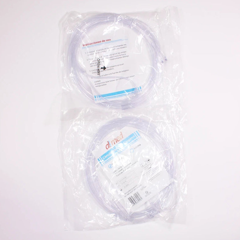 Canula de oxígeno pediátrica Allmed, color blanco, diseño ergonómico, adecuada para uso clínico en niños.