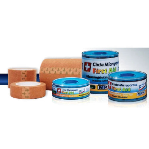 Cinta médica microporo de 1" x 5 yds, color piel, alta adhesividad, ideal para fijar apósitos y vendajes.