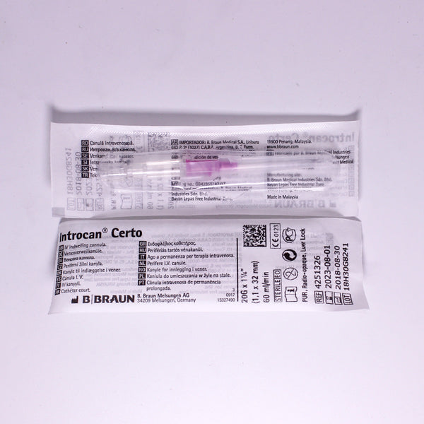Cánula intravenosa periférica INTROCAN CERTO G-20 de 1 1/4", fabricada en poliuretano radiopaco, con diseño penta-biselado para fácil inserción.