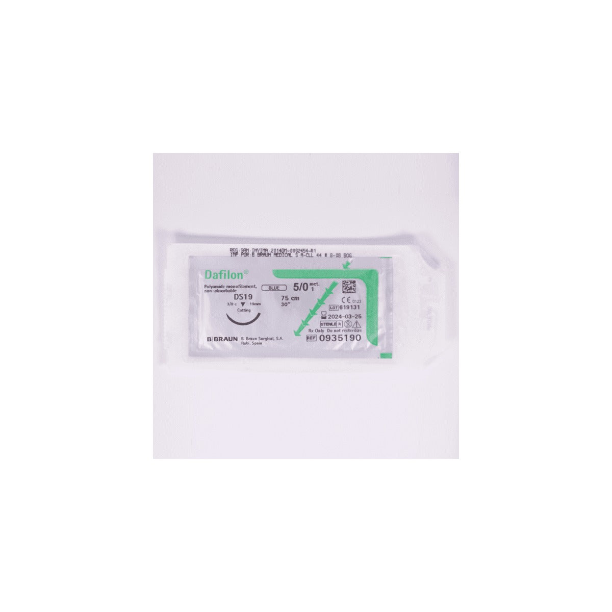 Sutura quirúrgica estéril DAFILON 5/0 DS12 de B. BRAUN, monofilar, no absorbible, color azul, presentada en blíster de papel y polietileno.