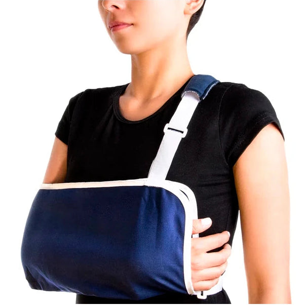 Inmovilizador de Hombro XL Maclo, soporte ergonómico en color negro, diseñado para estabilizar y proteger el hombro.