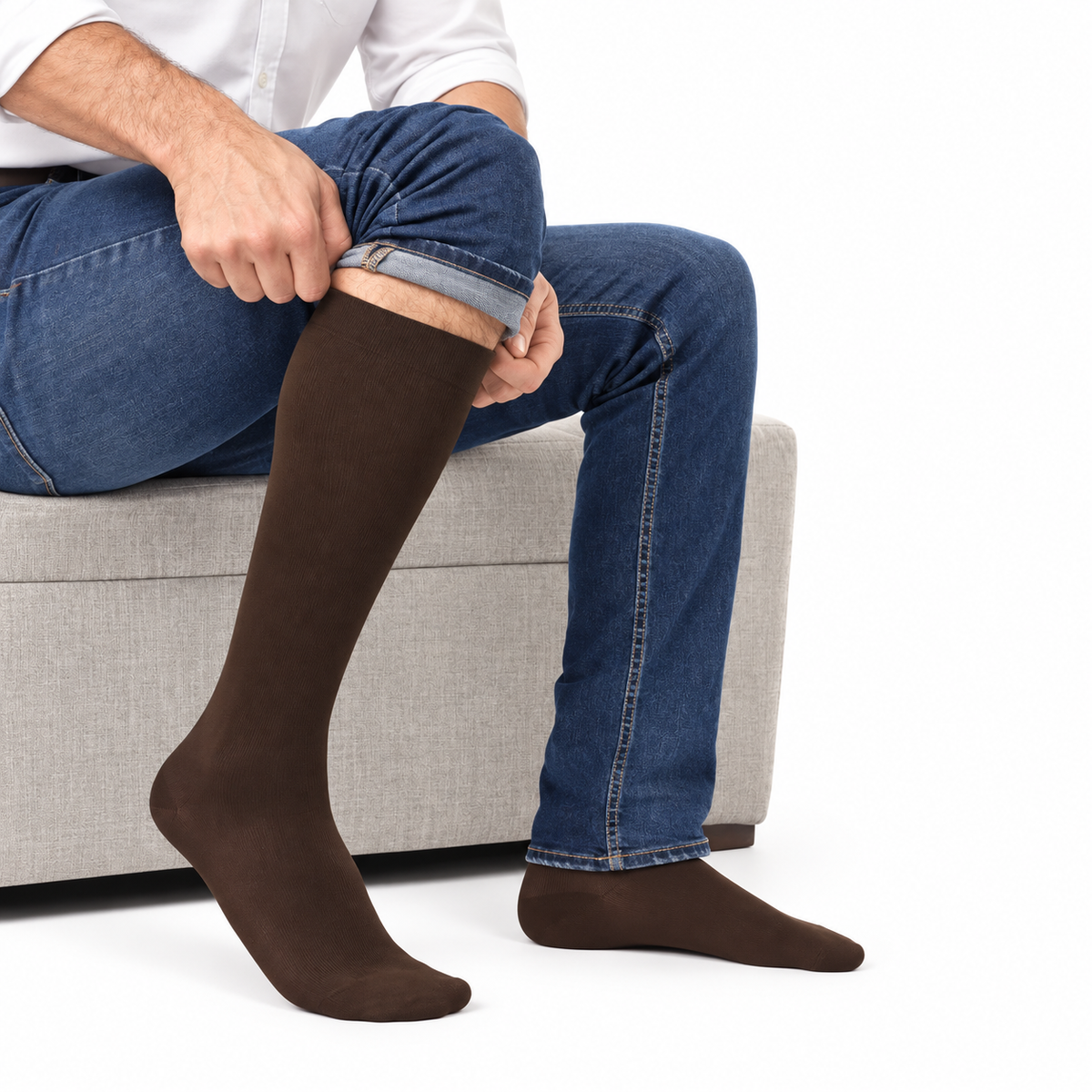 Medias de compresión baja 8-15 mmHg, talla L, color café, referencia 3313P0307, diseñadas para brindar soporte ligero y comodidad.