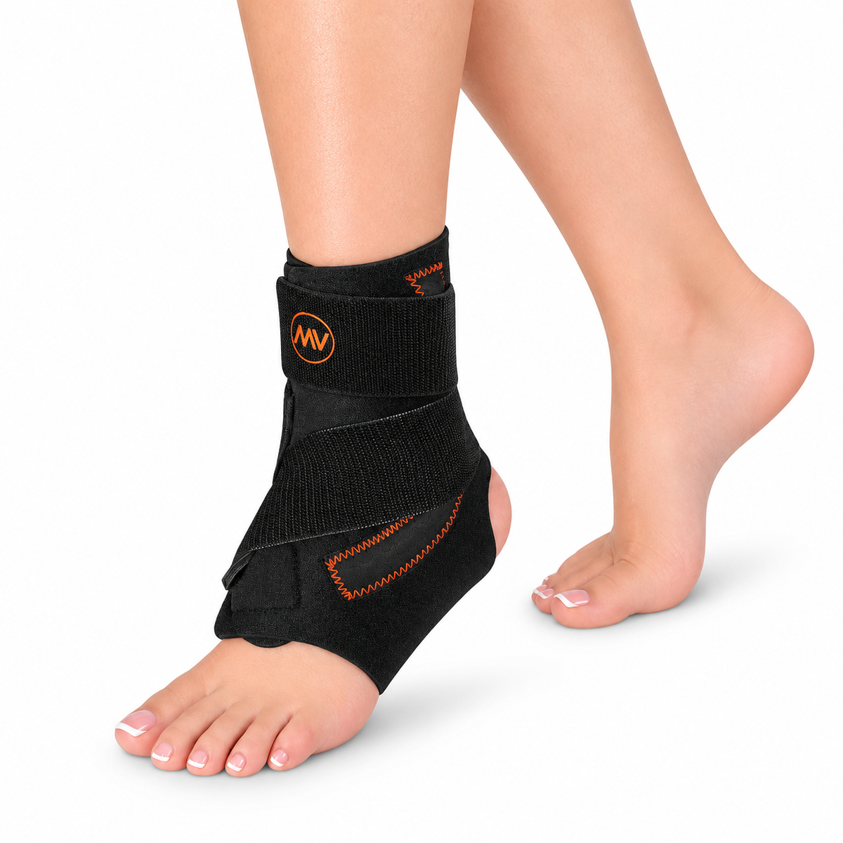Órtesis estabilizadora abierta para tobillo Medivaric color negro, talla única, referencia O740P0004, diseñada para brindar soporte y ajuste durante el movimiento.