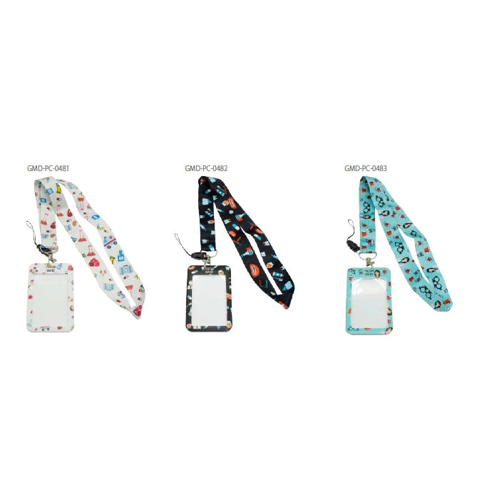 Porta carnet vertical para ambulancia GMD, fabricado en plástico transparente, incluye lanyard negro, diseño funcional y ligero.