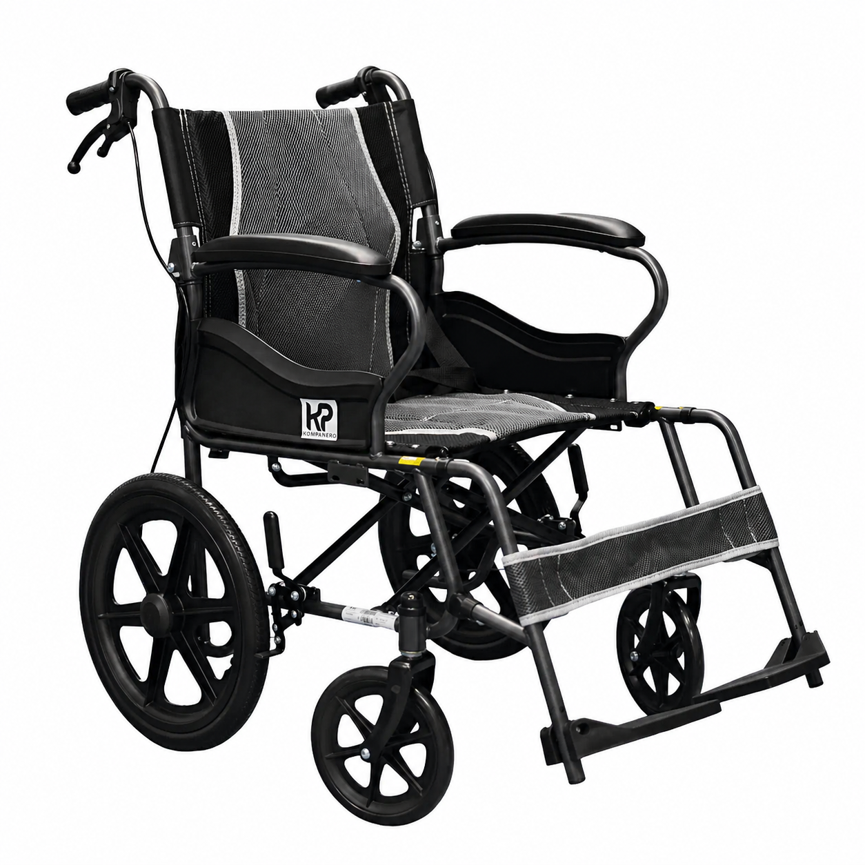Silla de ruedas de transporte Konfort Basic 46 cm en uso con paciente en entorno clínico