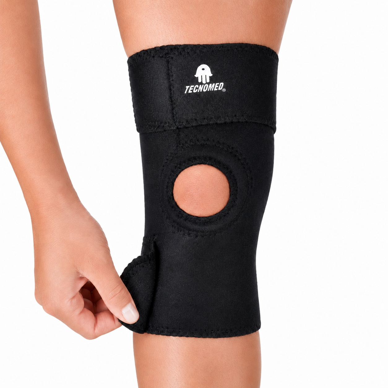 Soporte abierto para rodilla Kromia color negro, talla única, diseñado para brindar compresión, estabilidad y soporte articular.